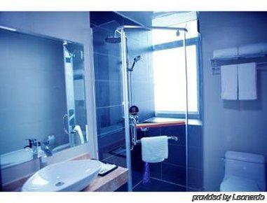 Super 8 By Wyndham Hangzhou Jiubao Transportation Center 외부 사진
